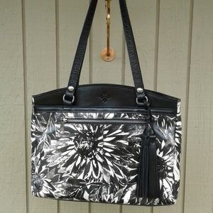 🌺Patricia Nash Black and White Flowers handbag🌺